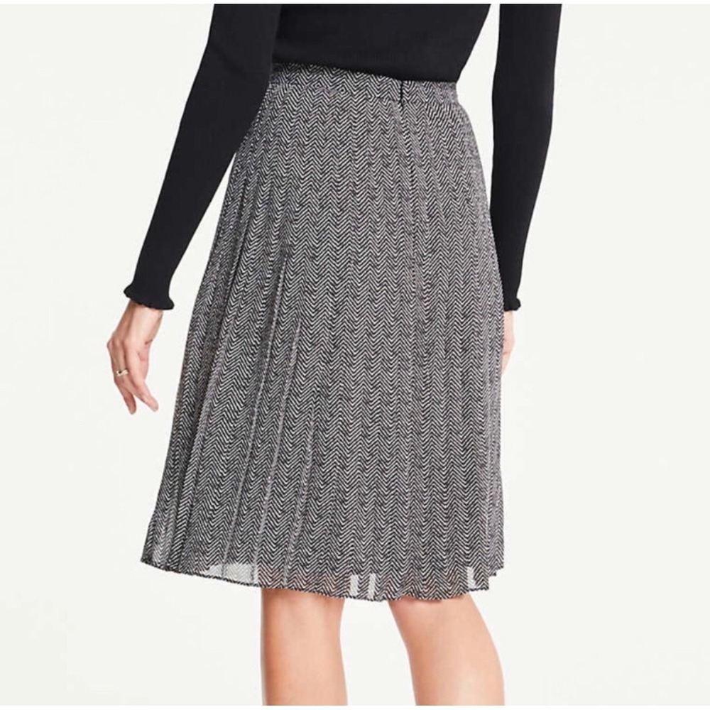 ANN TAYLOR Black & White Herringbone Pleated Knee-Length Skirt | 2